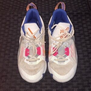 Kids Giannis Immortality basketball sneakers size 5